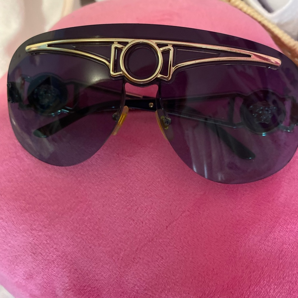 Stylish Black and Gold Sunglasses